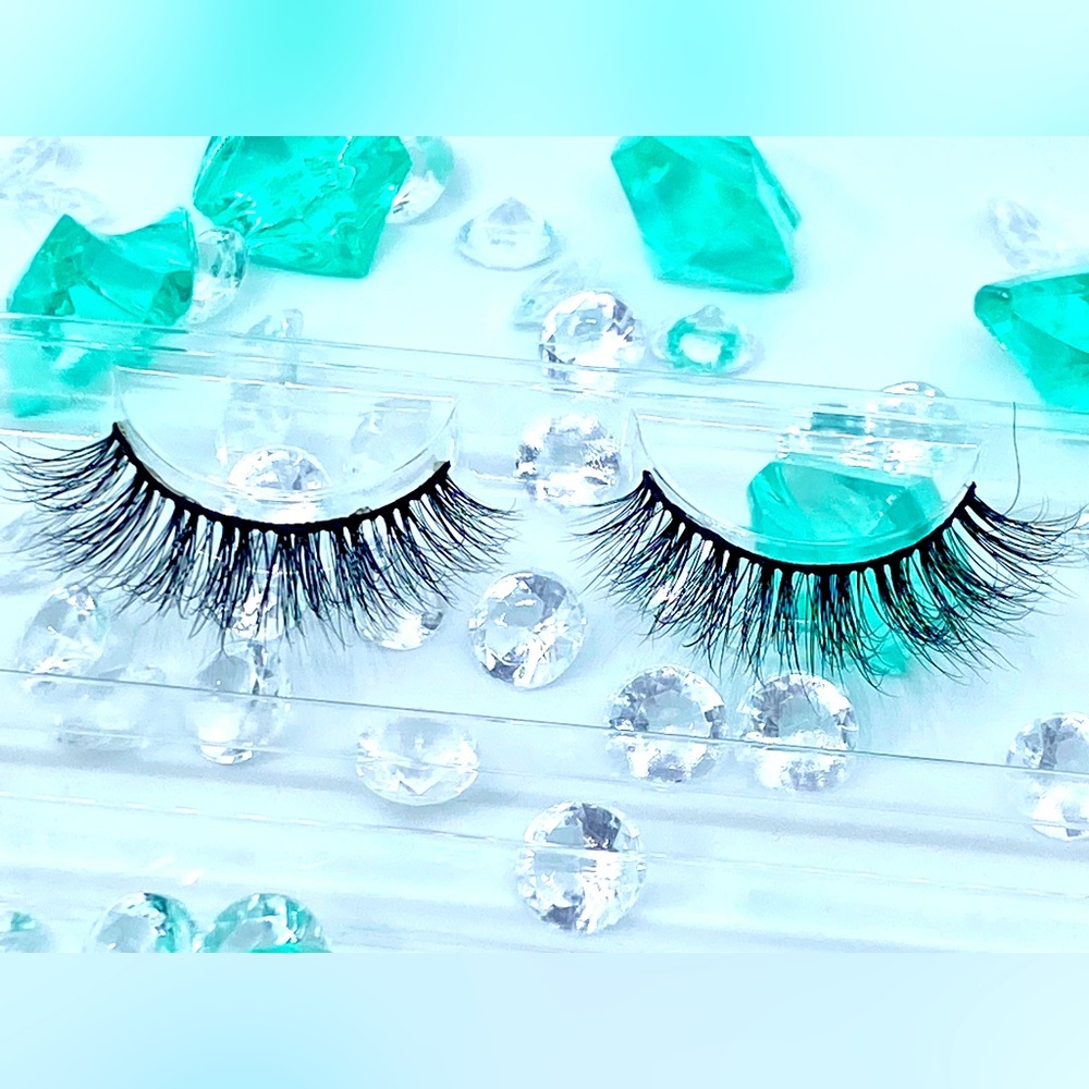Wispy Strip Eyelashes